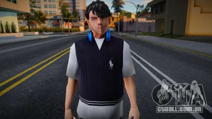 Jovem usando fones de ouvido para GTA San Andreas