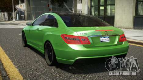 Mercedes-Benz E500 Coupe LR para GTA 4