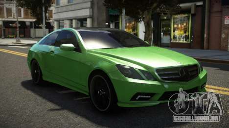 Mercedes-Benz E500 Coupe LR para GTA 4