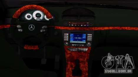 Mercedes-Benz E63 AMG Black para GTA 4