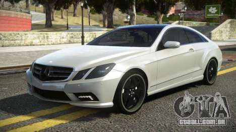 Mercedes-Benz E500 G-Style para GTA 4