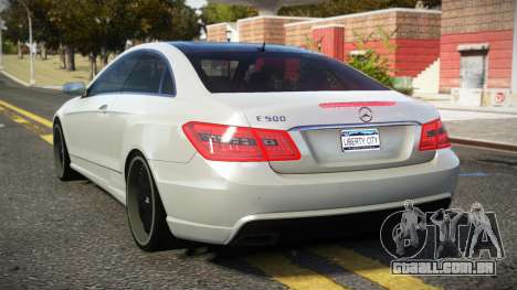 Mercedes-Benz E500 G-Style para GTA 4