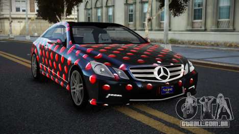 Mercedes-Benz E500 HR S9 para GTA 4