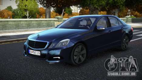 Mercedes-Benz E63 AMG 10th para GTA 4