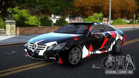 Mercedes-Benz E500 HR S10 para GTA 4