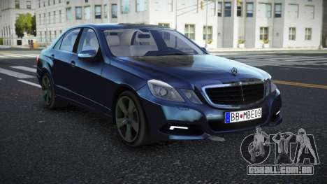 Mercedes-Benz E63 AMG 10th para GTA 4