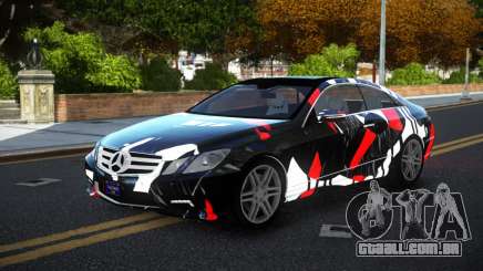 Mercedes-Benz E500 HR S10 para GTA 4