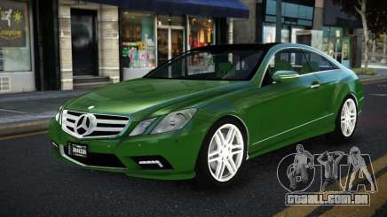 Mercedes-Benz E500 LF para GTA 4