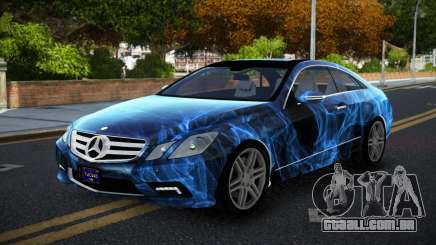 Mercedes-Benz E500 HR S13 para GTA 4